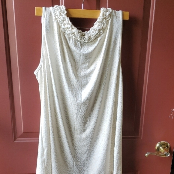New Directions Cream And Mettalic Gold Ruched Neckline  Tank Top - Picture 9 of 10